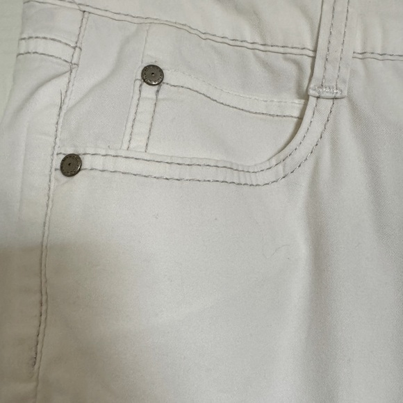 Bandolino Blu White Capris - Picture 5 of 6